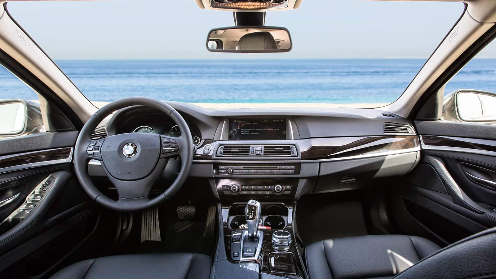 BMW 520i Rental Car Dubai
