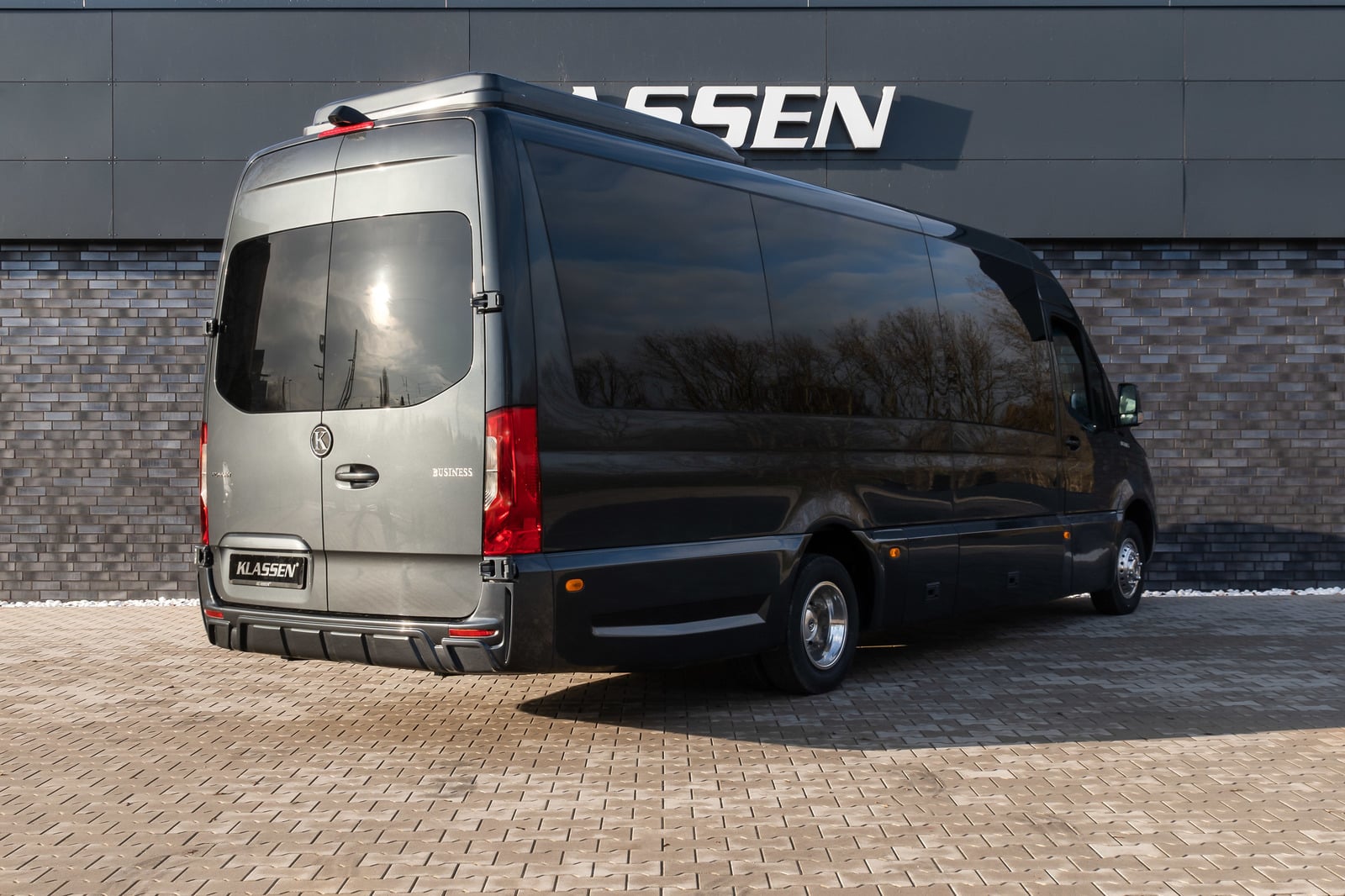 mercedes-benz-sprinter-vip-car-rent-dubai