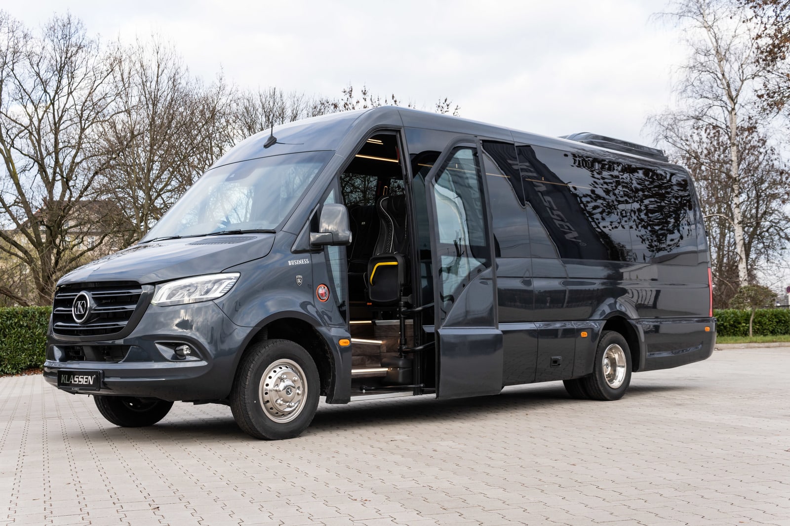 mercedes-benz-sprinter-vip-car-rent-dubai